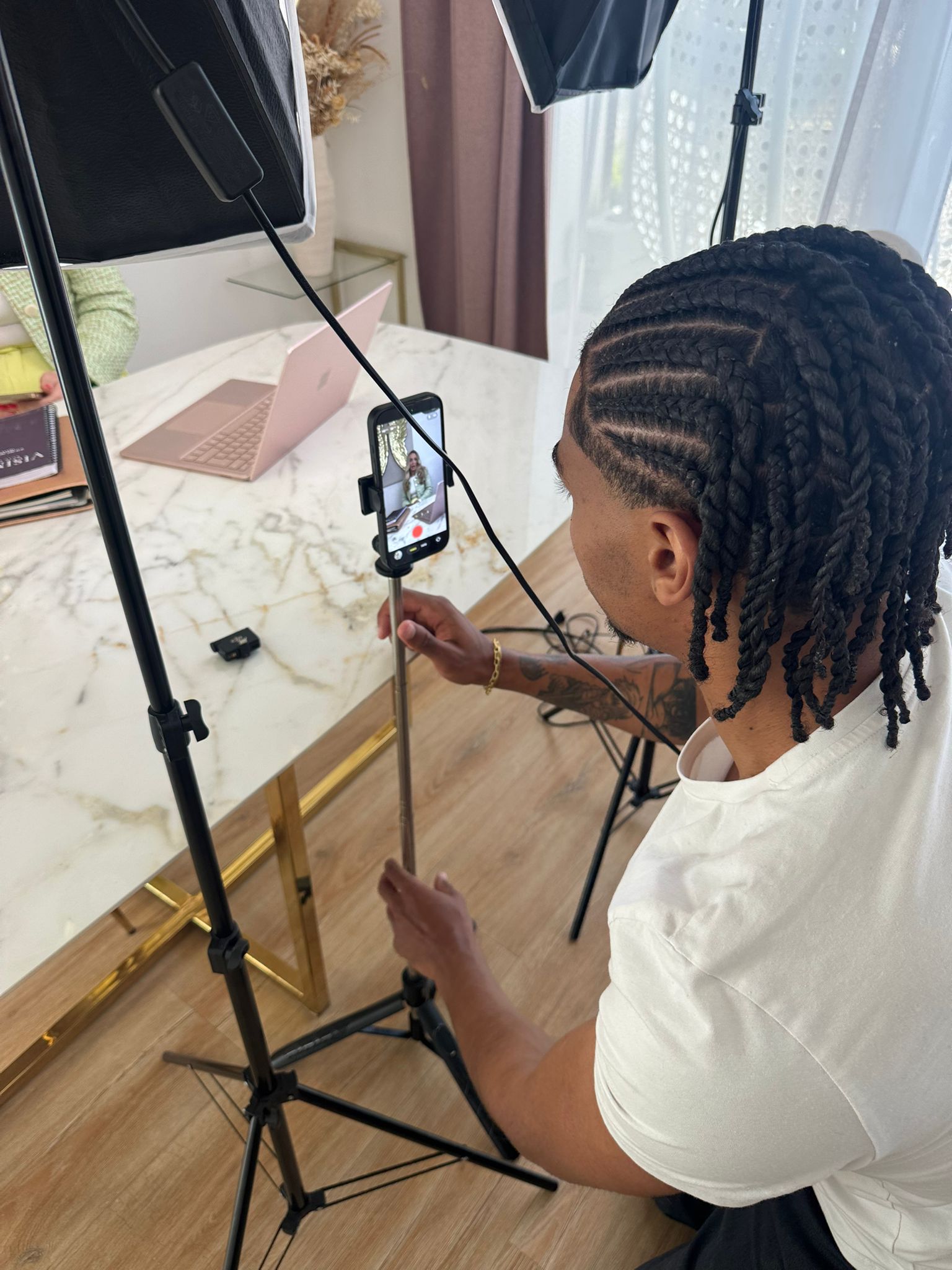 Professionelles Studio-Setup für Foto- und Videoproduktion
